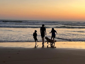Beach retreat Moo Views! Pet friendly,linen,wifi